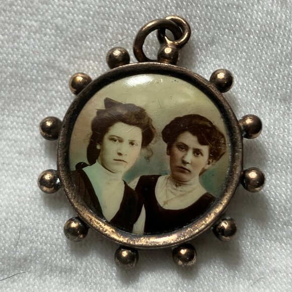 Antique Edwardian 1900s Colored Photo Pendant Depicting Two Women - Picture 5 of 12